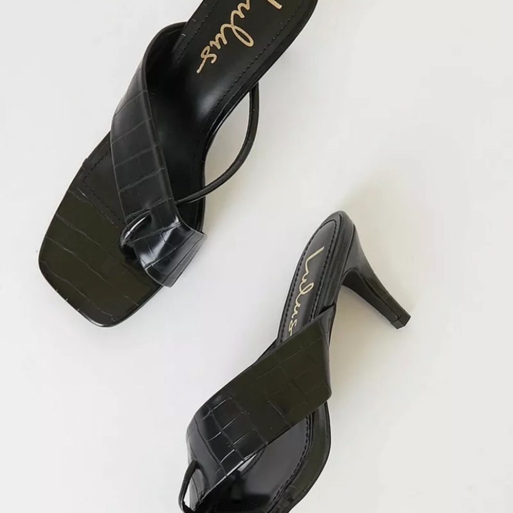 Bern Black Crocodile Embossed Thong Heels NEW!
2.75" wrapped stiletto heel.